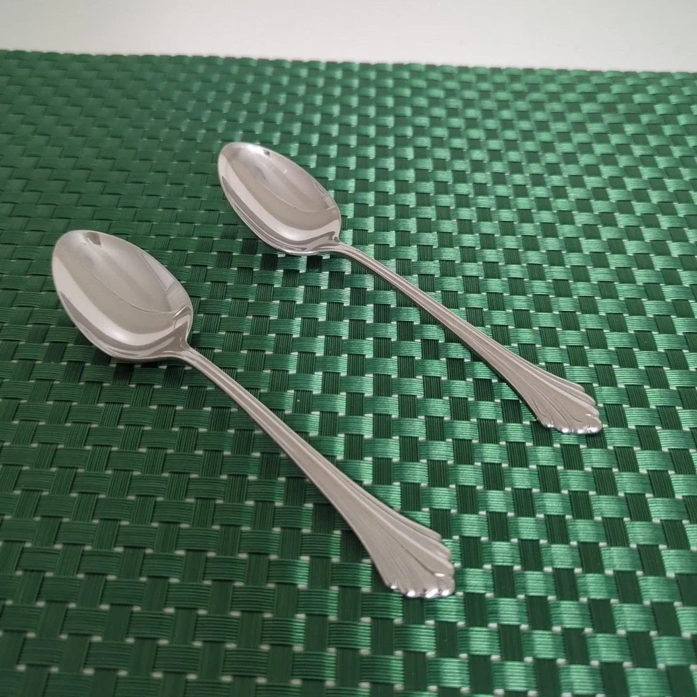 Oneida set teaspoons